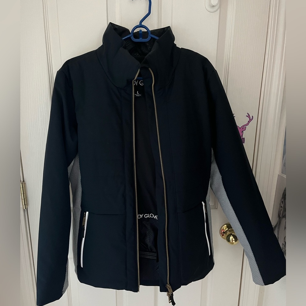 Snow jacket with detachable hood